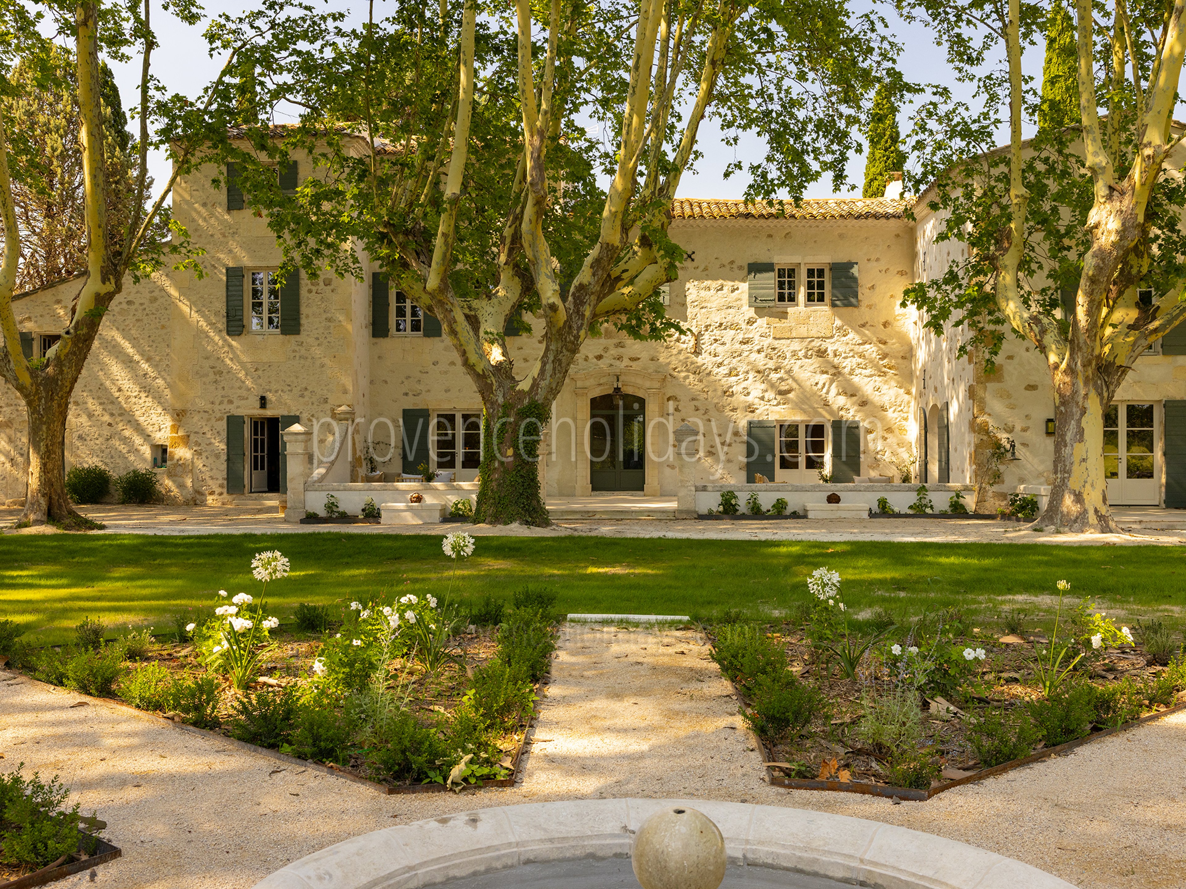1 - Bastide Mouriès: Villa: Exterior