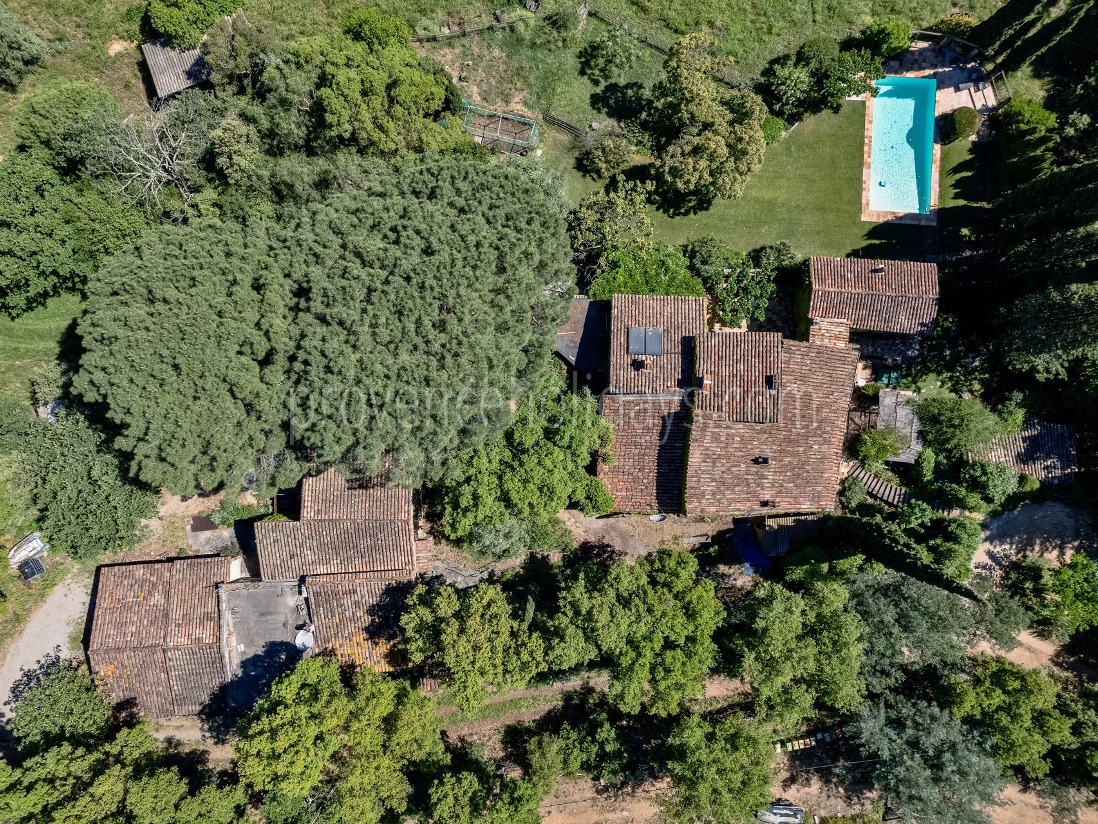 38 - Te renoveren gehucht in Grimaud: Villa: Exterior