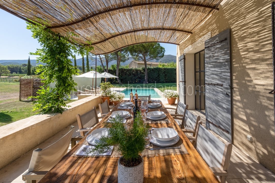 10 - Mas d\'Oppède: Villa: Exterior