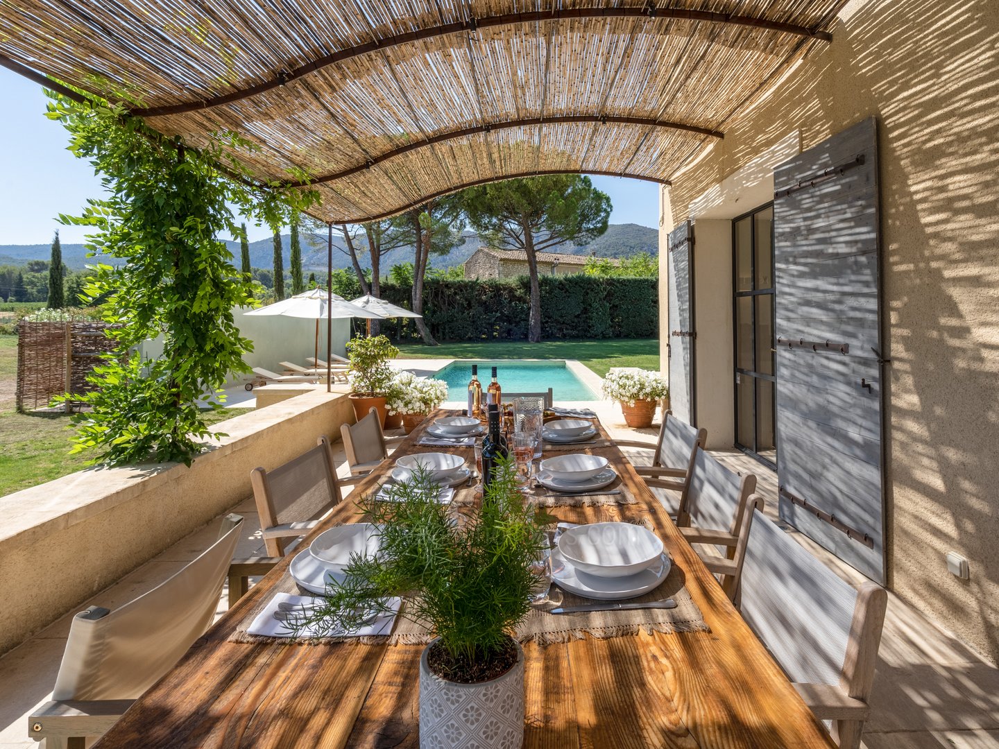 9 - Mas d\'Oppède: Villa: Exterior
