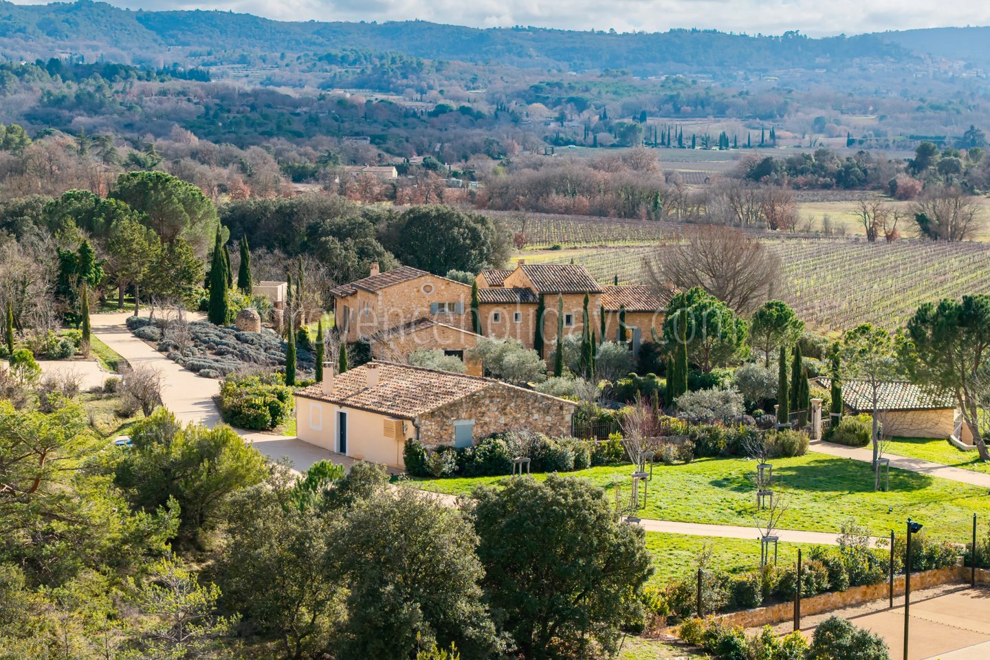 21 - Provençal residence in Bonnieux: Villa: Exterior