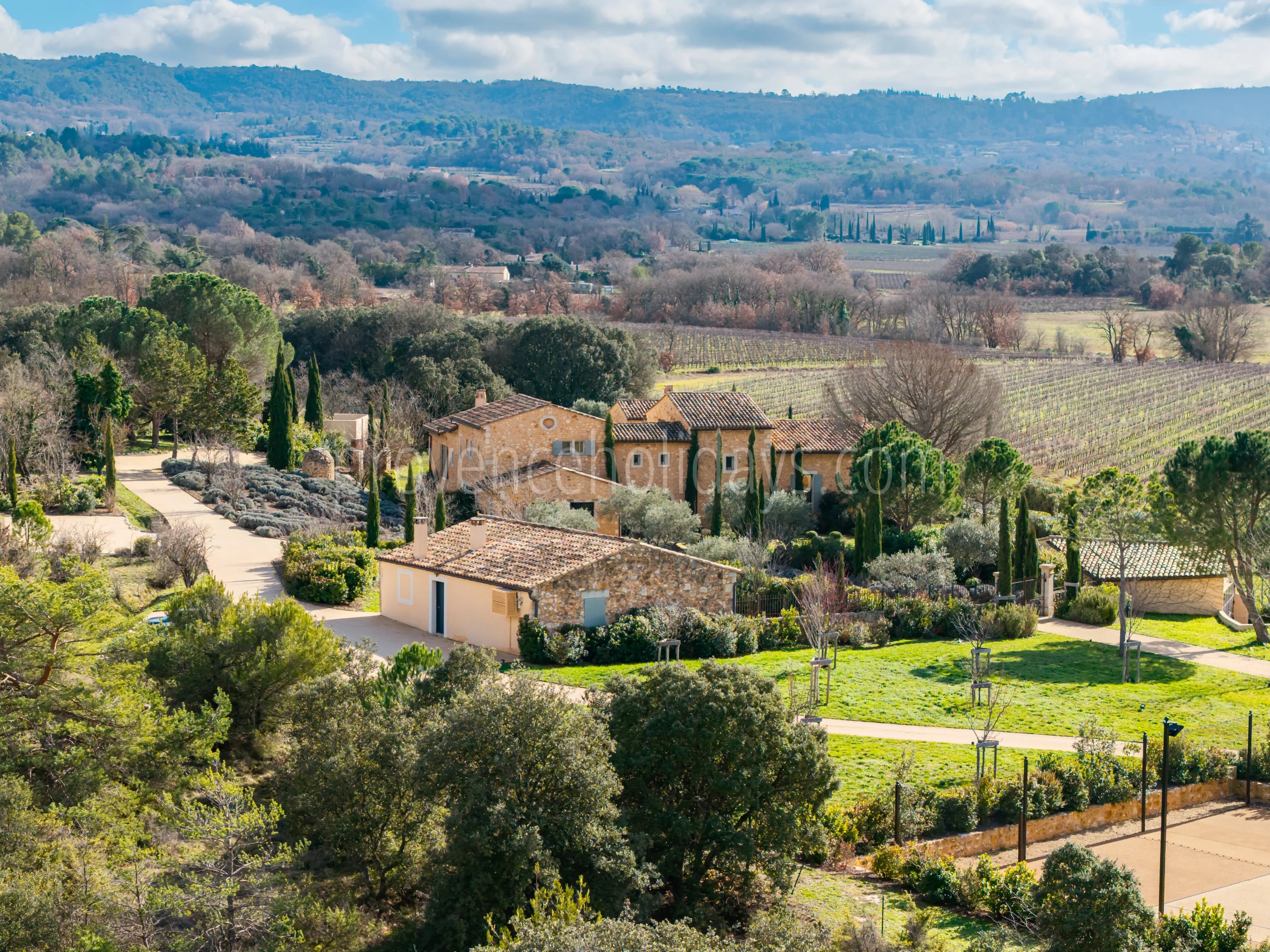 21 - Provençal residence in Bonnieux: Villa: Exterior