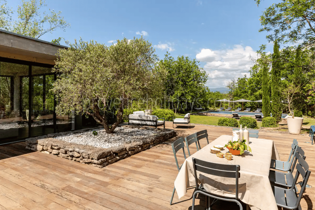 26 - Les Vues du Luberon: Villa: Exterior