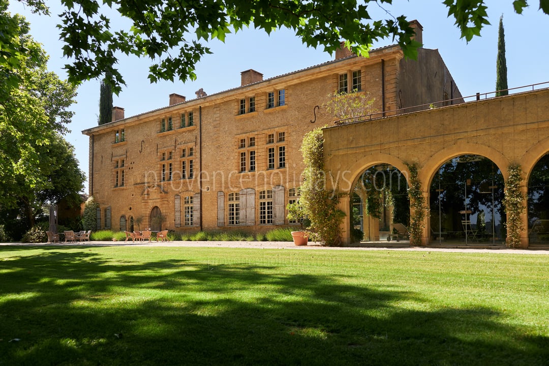 23 - Domaine de Luberon: Villa: Exterior
