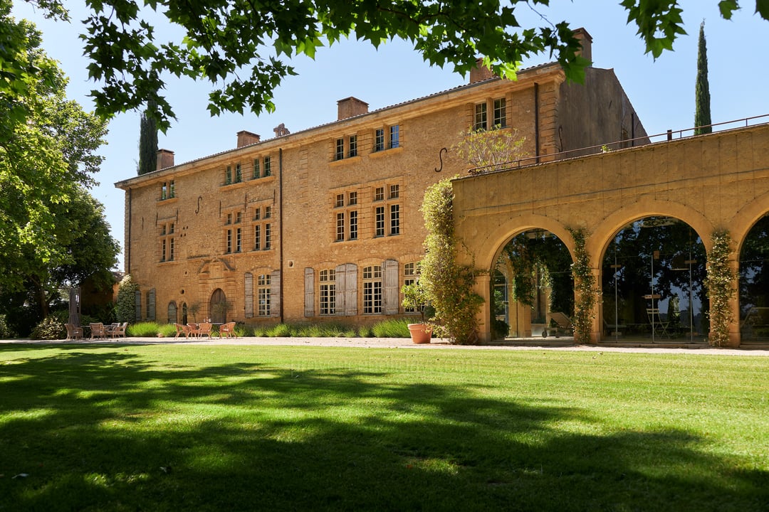 22 - Domaine de Luberon: Villa: Exterior