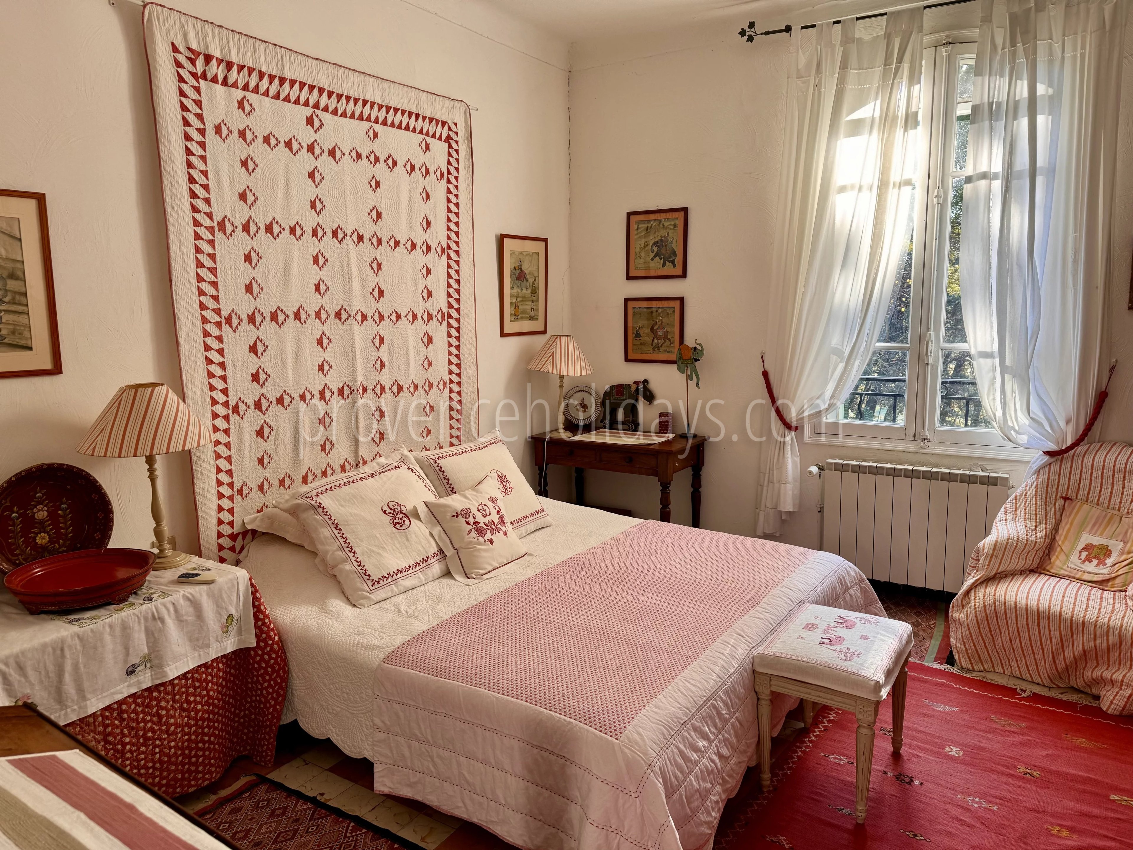 6 - Estate to renovate in Orgon: Villa: Bedroom