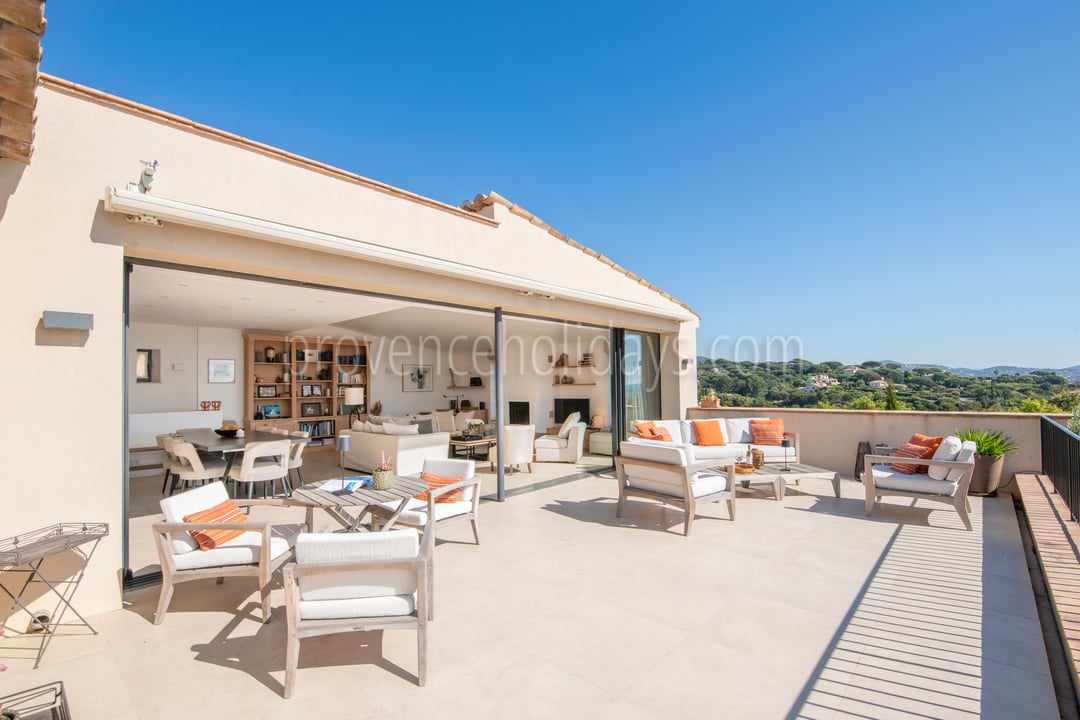16 - Villa Blue: Villa: Exterior