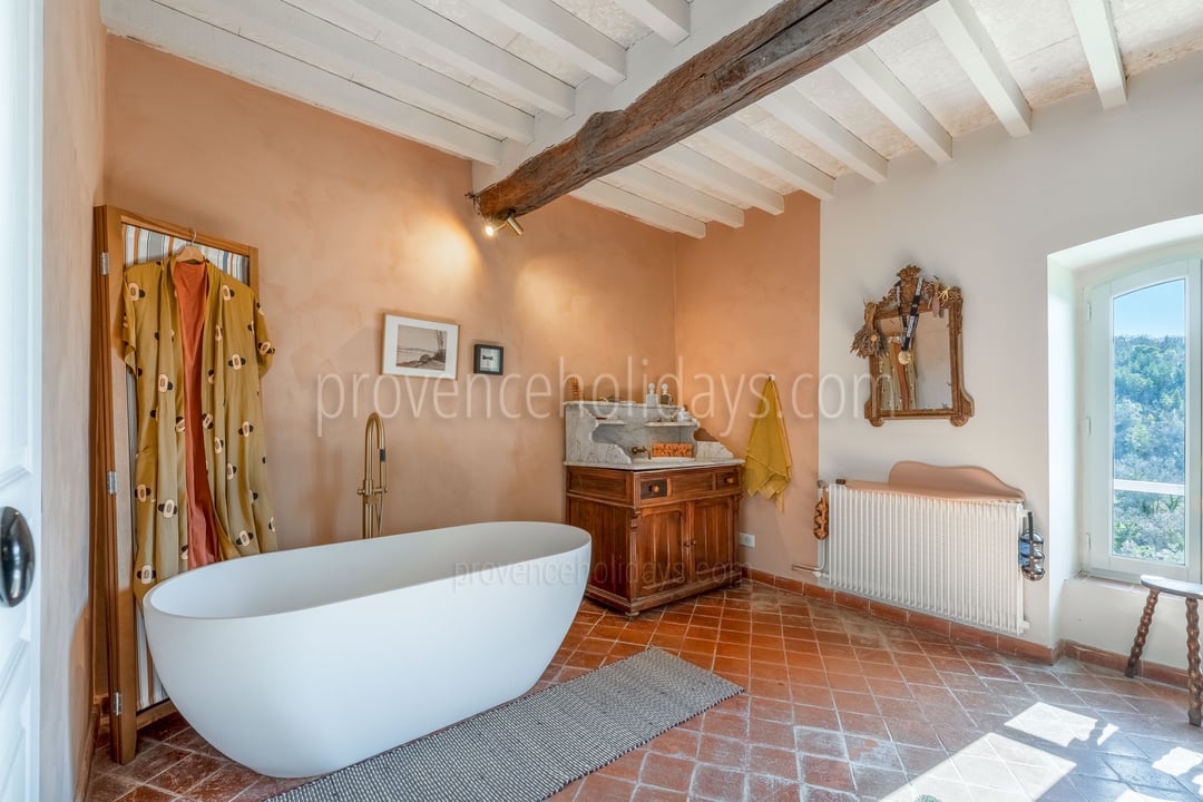 30 - Le Havre Provençal: Villa: Bathroom