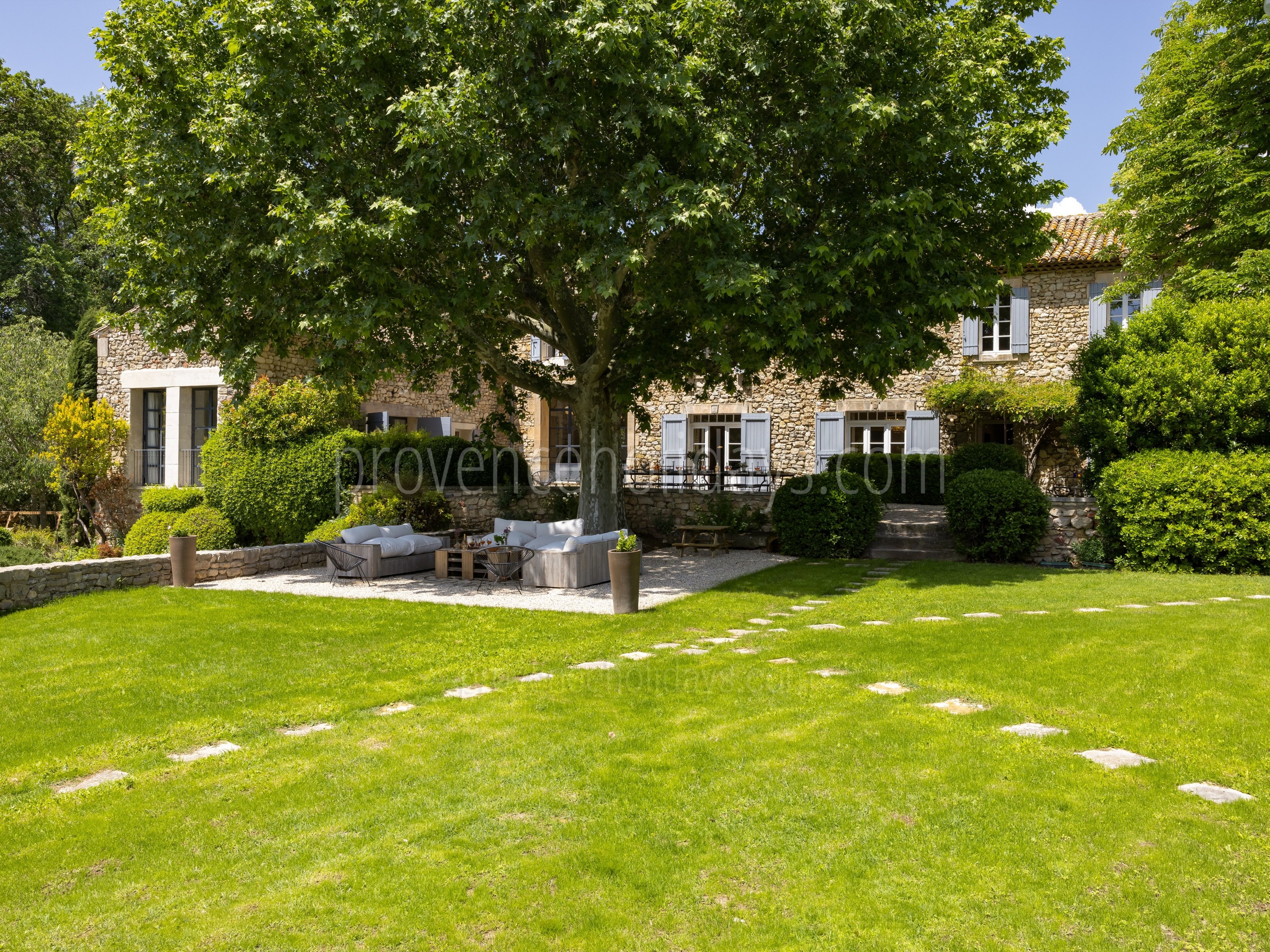 58 - Bastide de Goult: Villa: Exterior