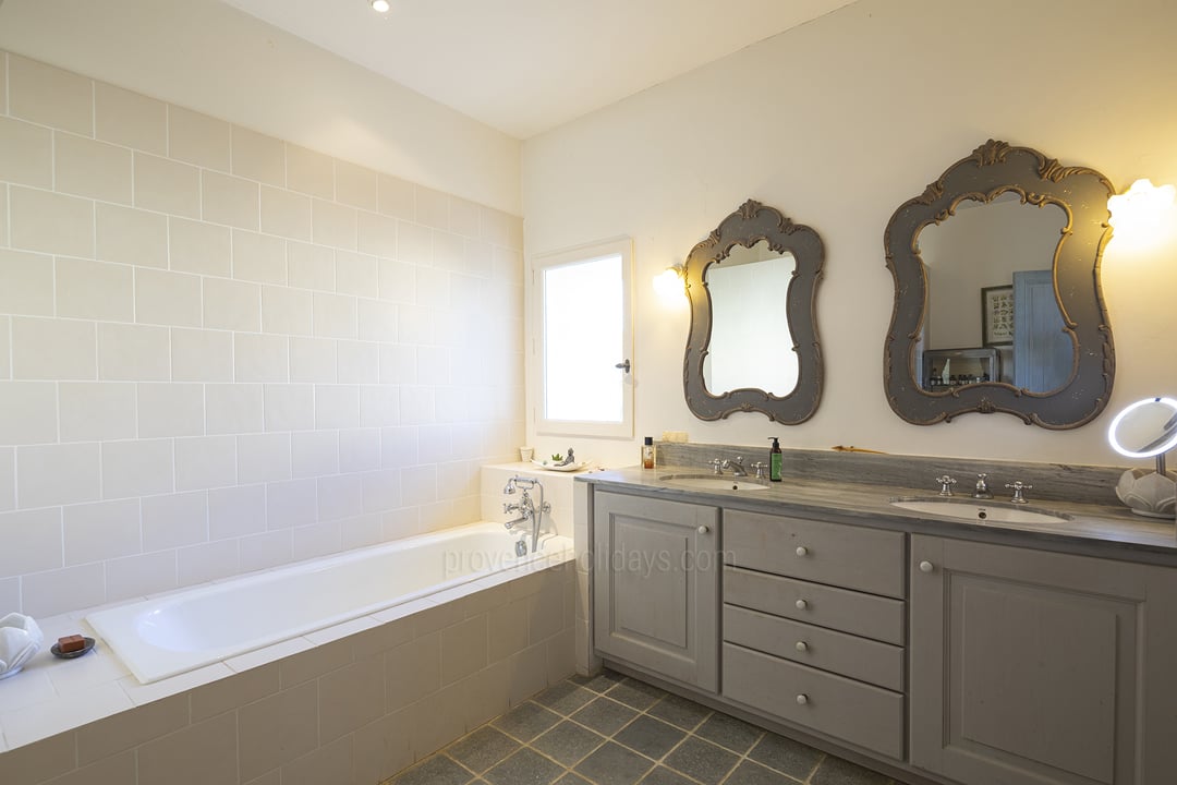 39 - Bastide de Goult: Villa: Bathroom