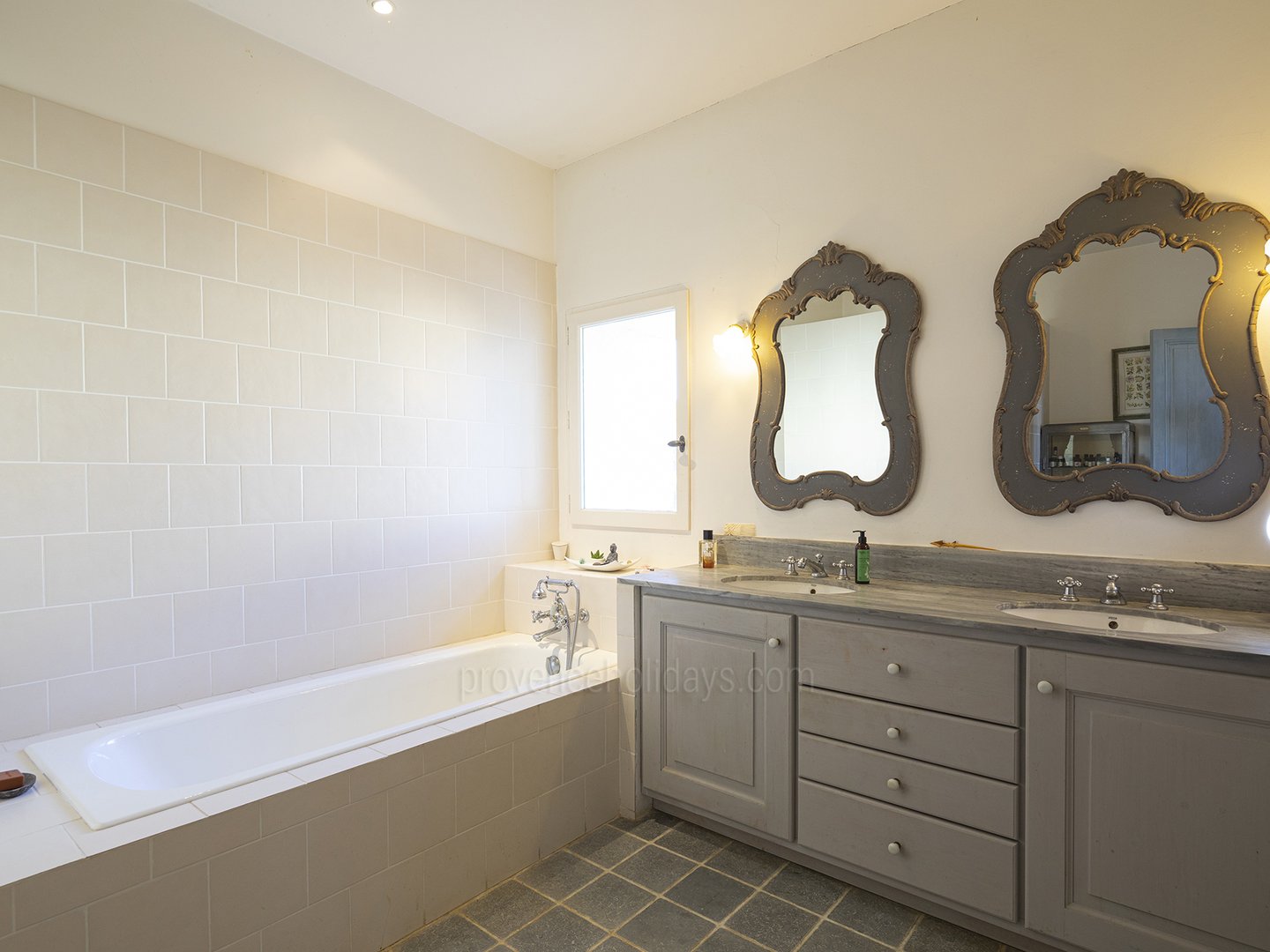 39 - Bastide de Goult: Villa: Bathroom