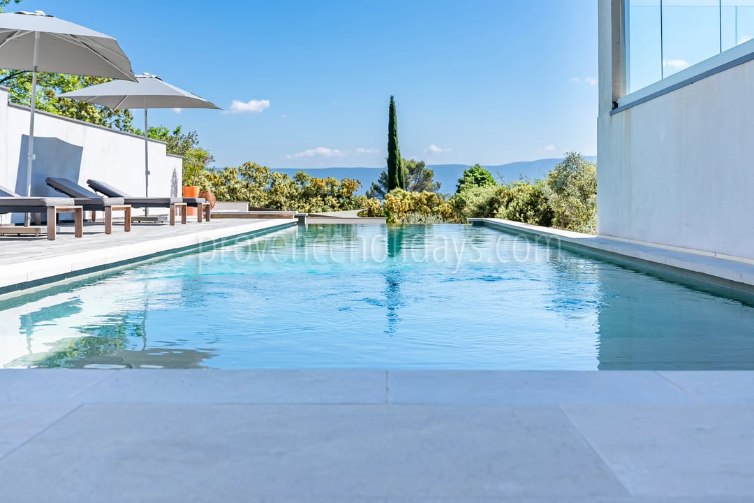 24 - Villa with pool in Gordes: Villa: Pool