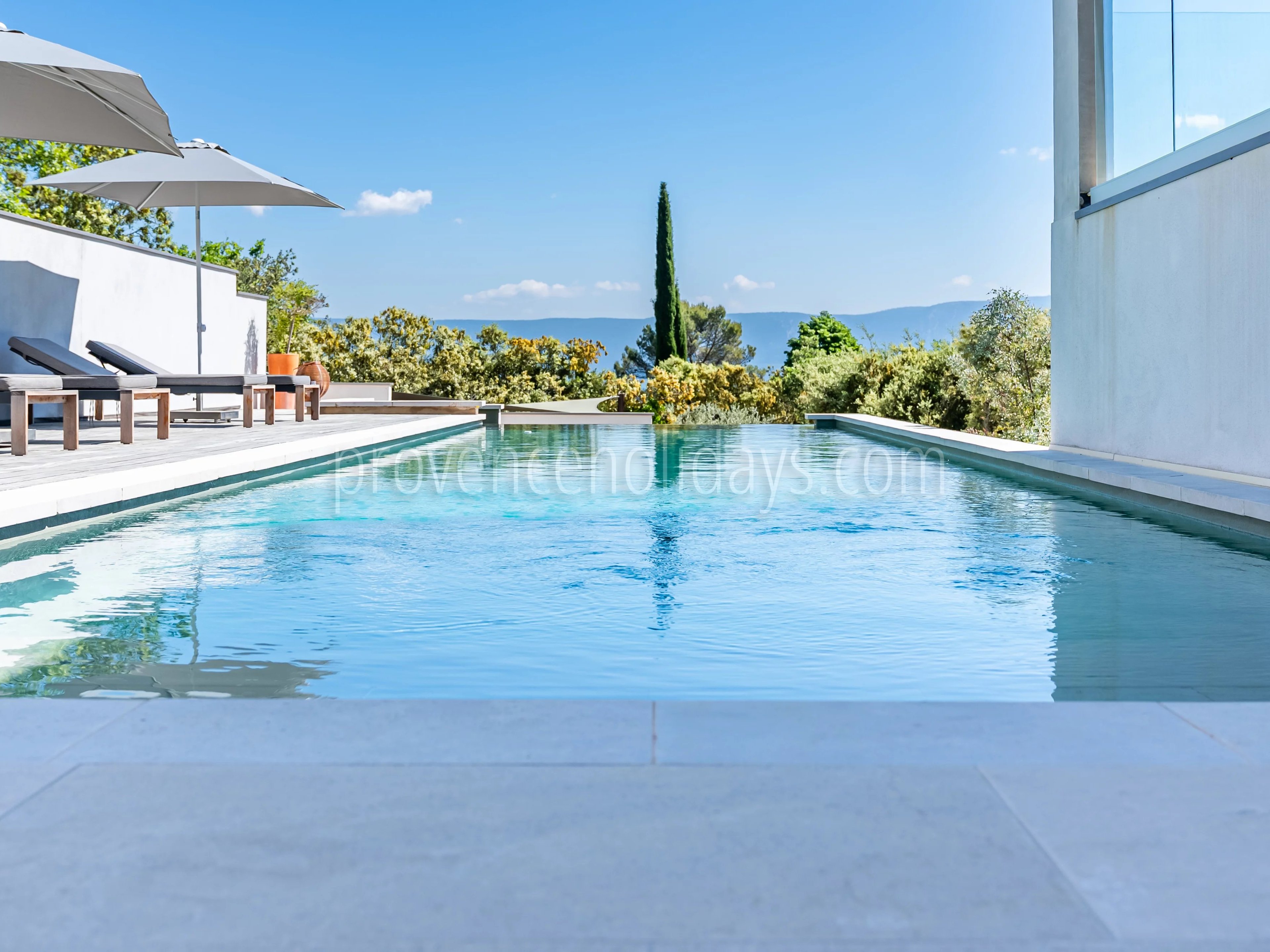 24 - Villa with pool in Gordes: Villa: Pool