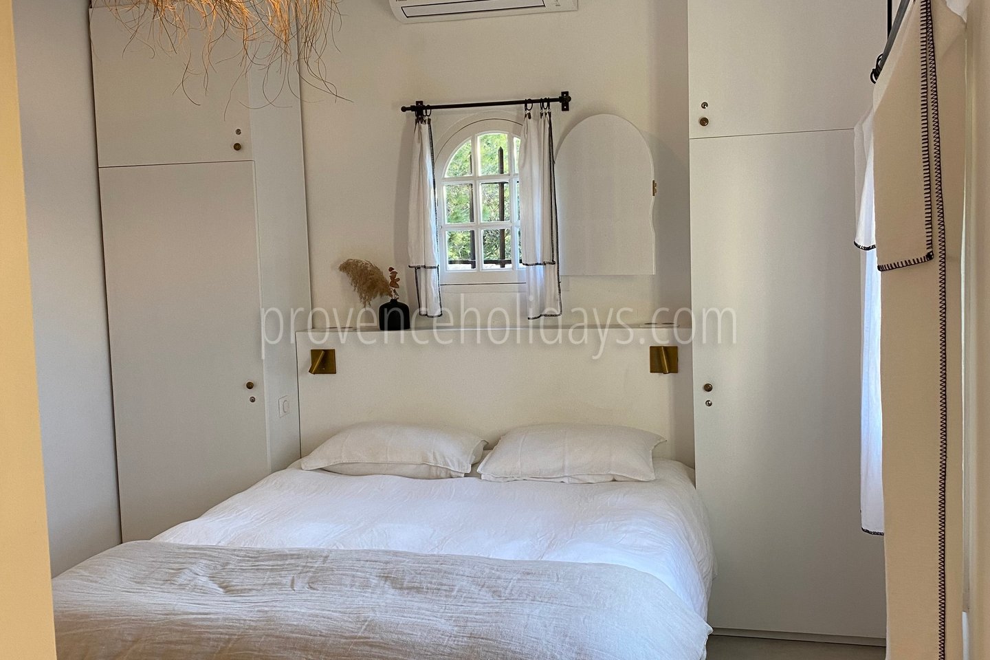 14 - Mas du Rosier: Villa: Bedroom