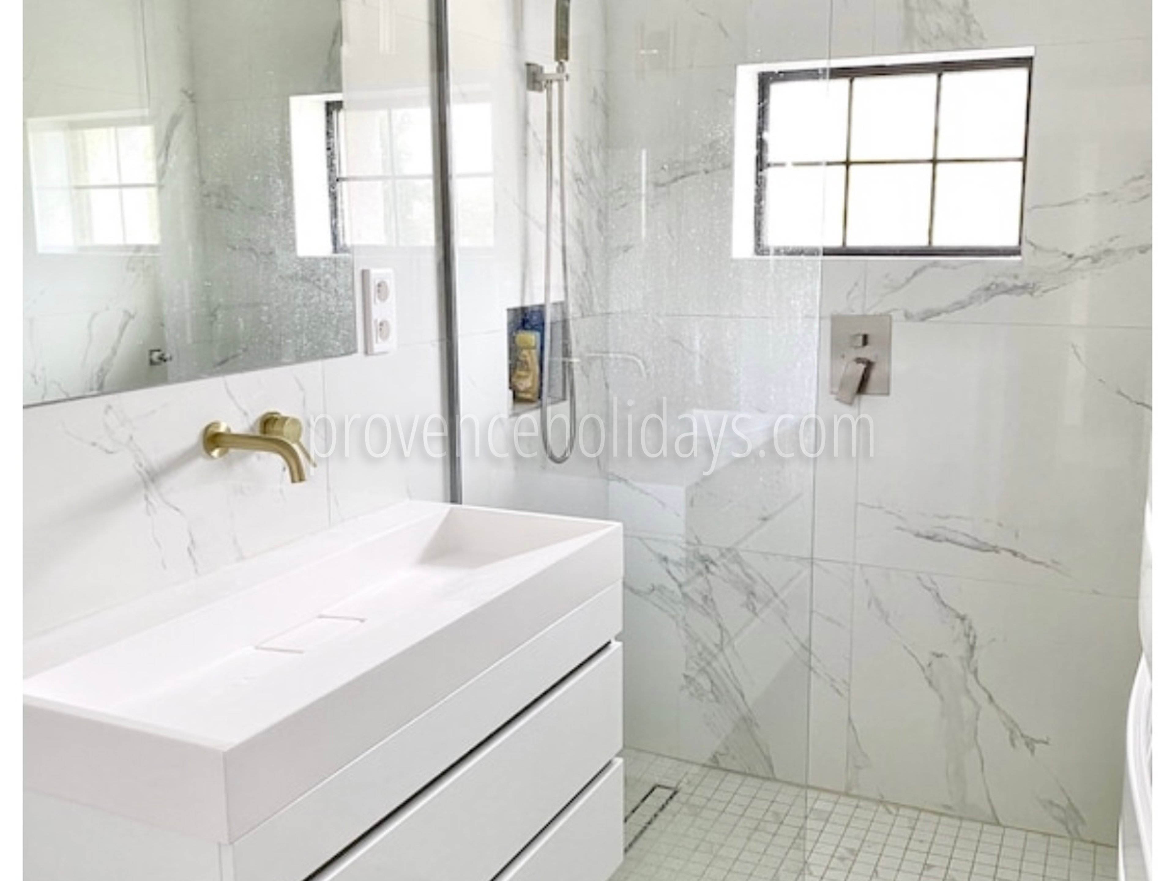 61 - Mas de Gordes: Villa: Bathroom
