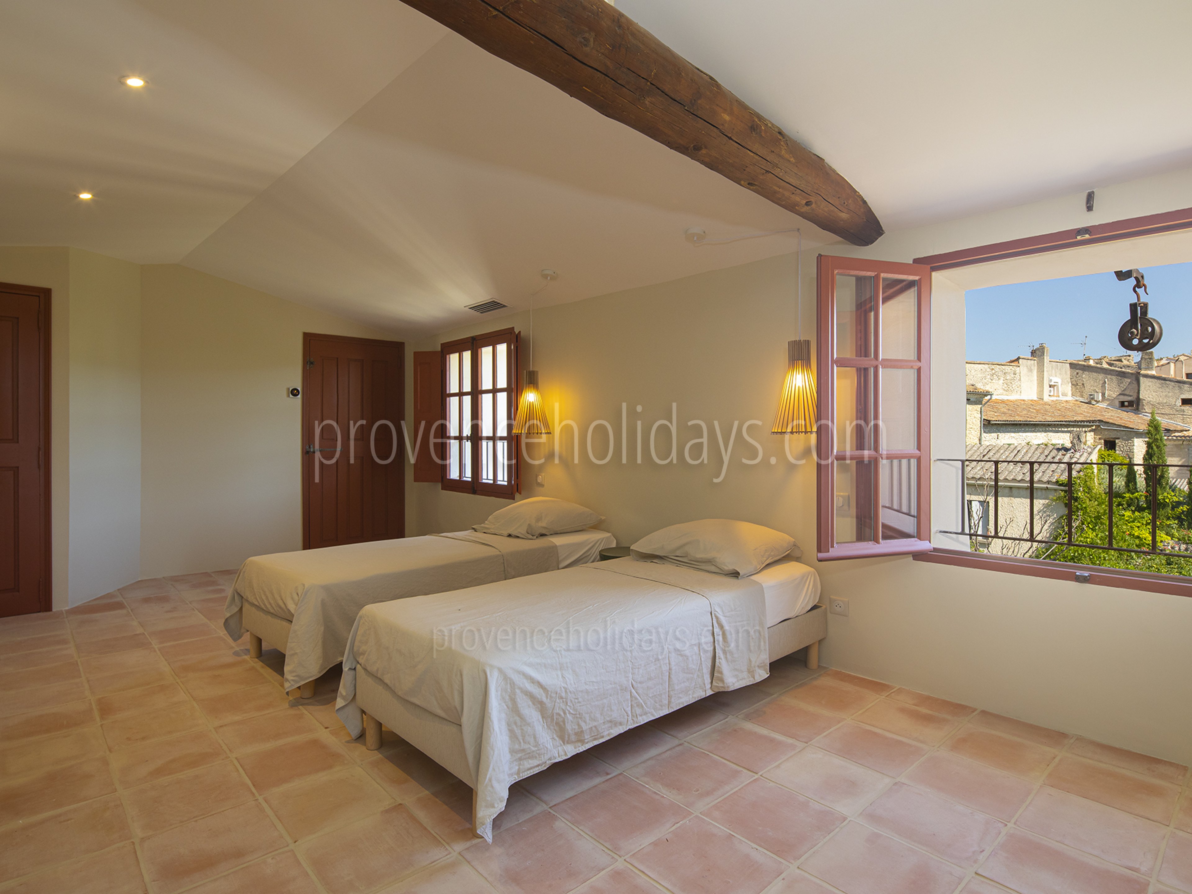 28 - Mas des Remparts: Villa: Bedroom