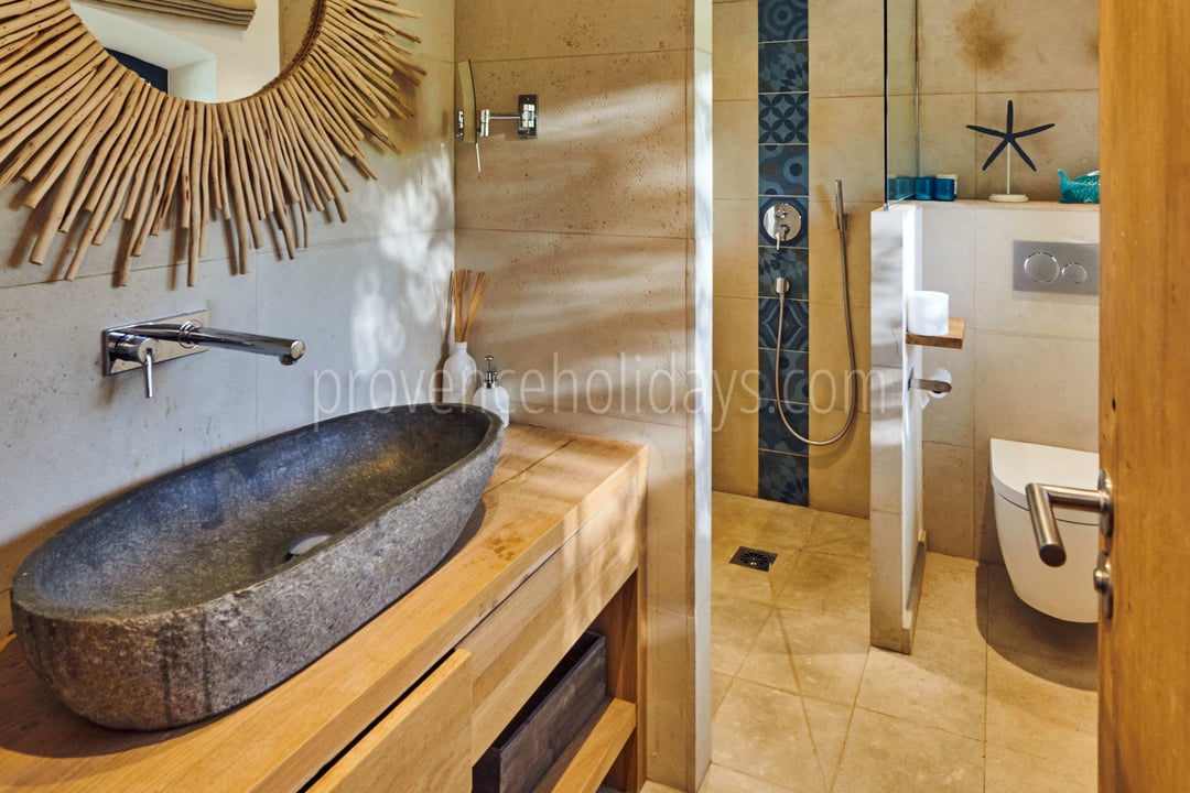 5 - Mas Spinelle: Villa: Bathroom