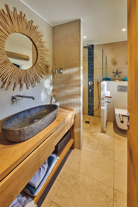 5 - Mas Spinelle: Villa: Bathroom