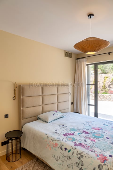 144 - Le Loup des Alpilles: Villa: Bedroom