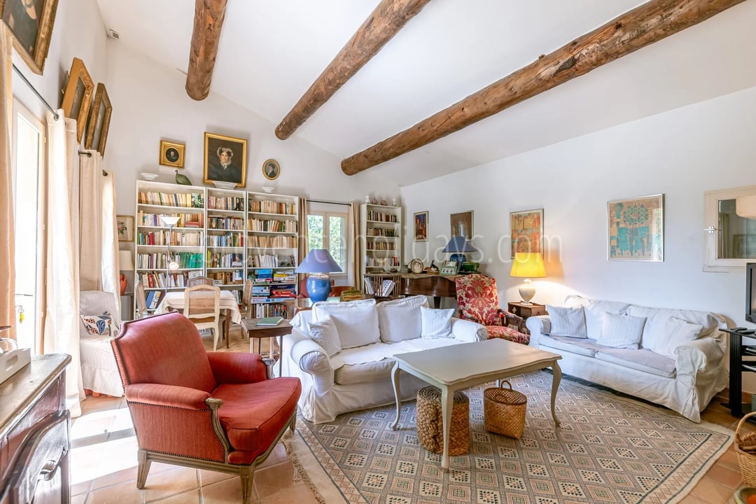 11 - Stone house in Gordes: Villa: Interior