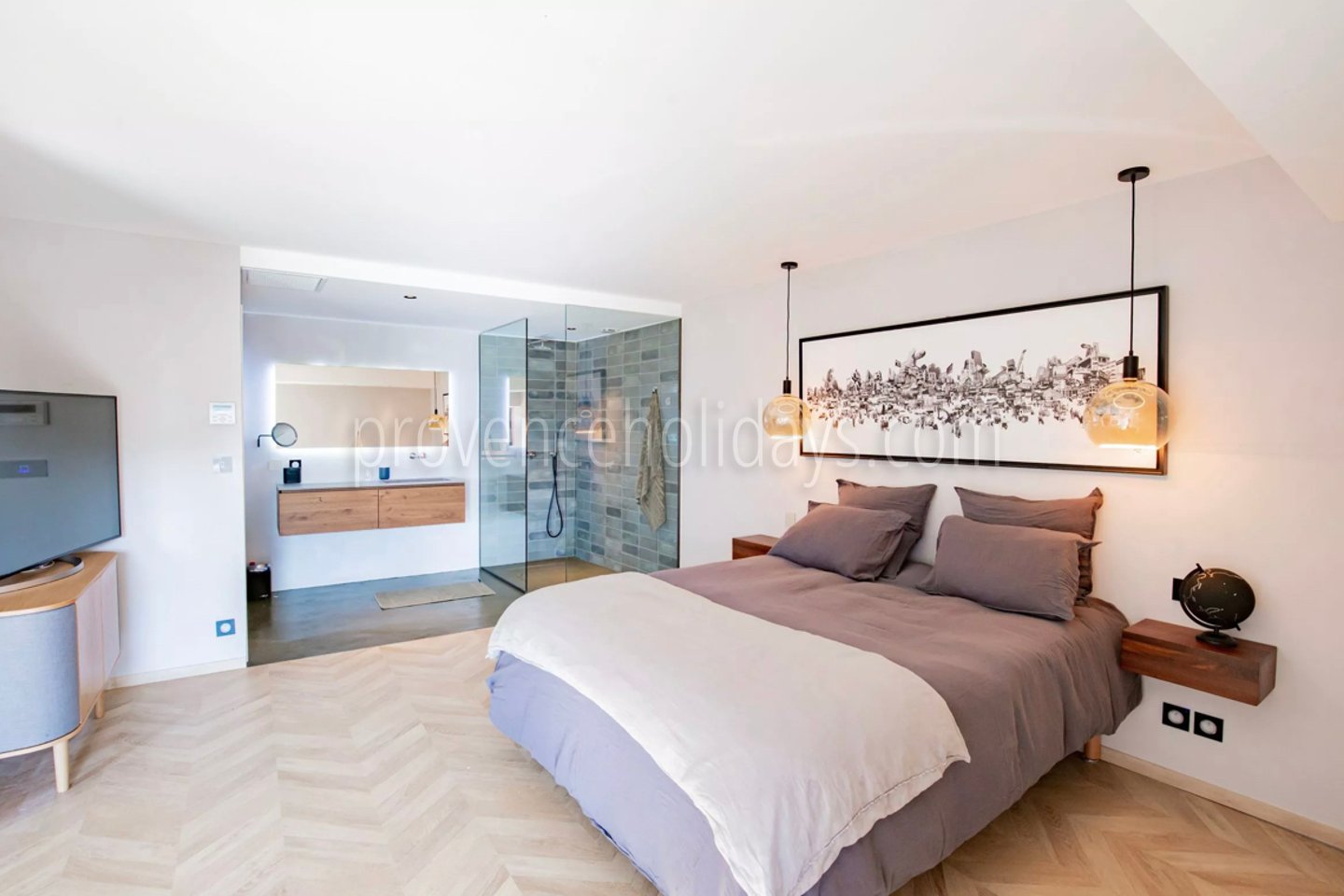7 - Villa Saint Christol: Villa: Bedroom