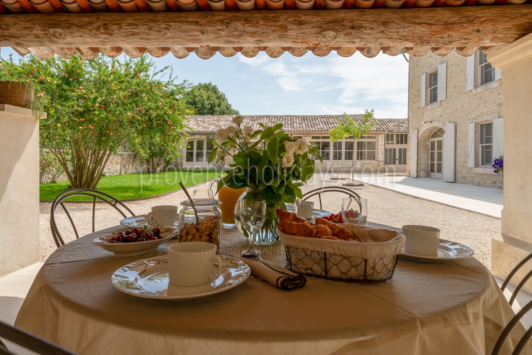 55 - L\'art de vivre: Villa: Exterior