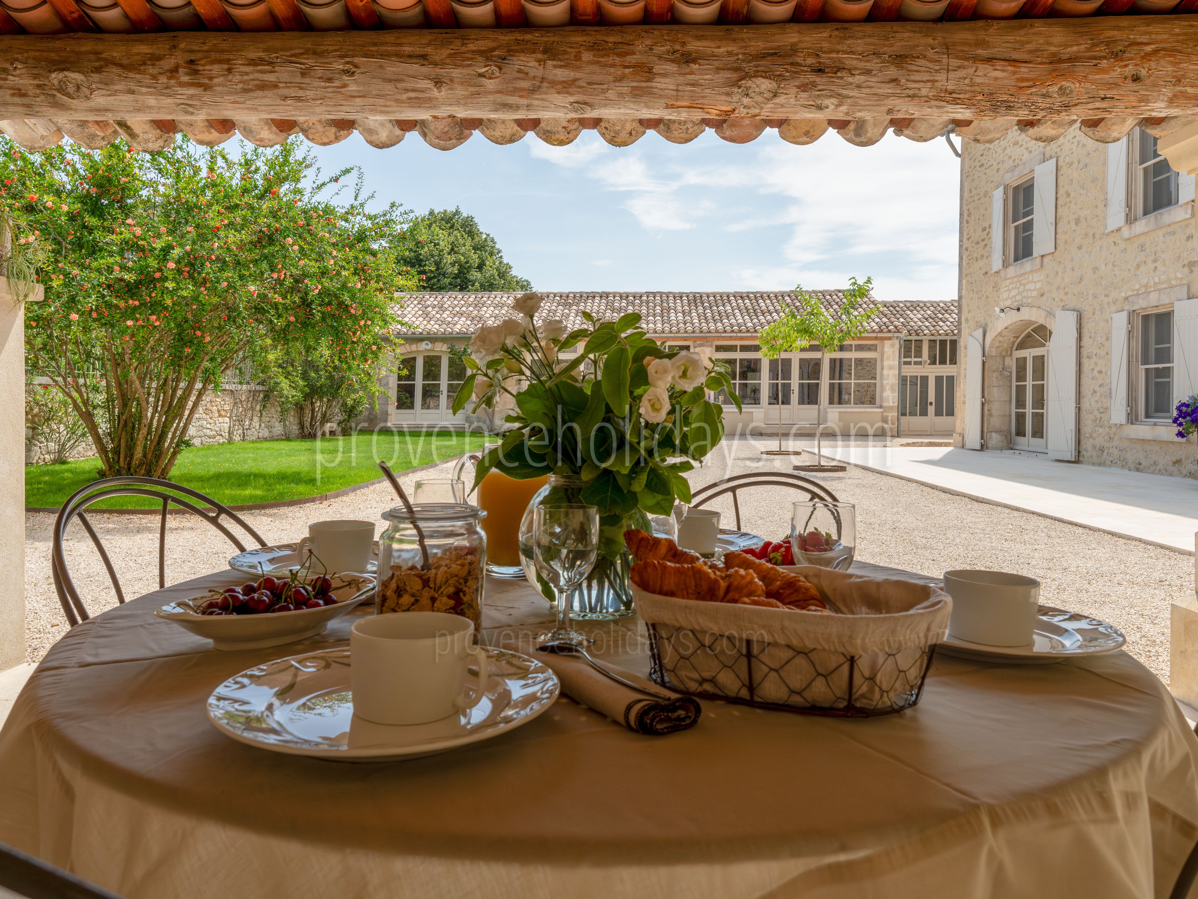 55 - L\'art de vivre: Villa: Exterior