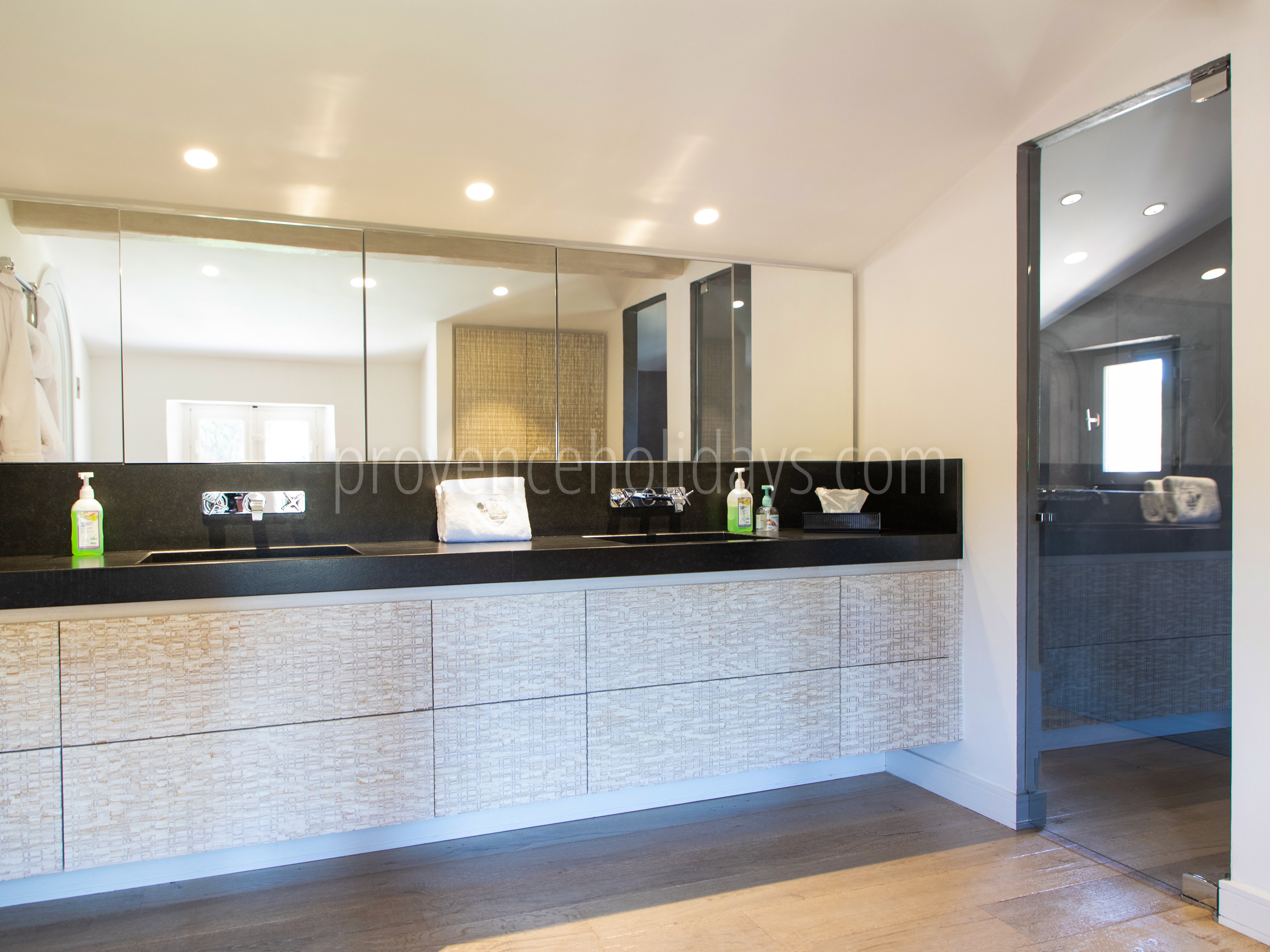 19 - Bastide Queen: Villa: Bathroom