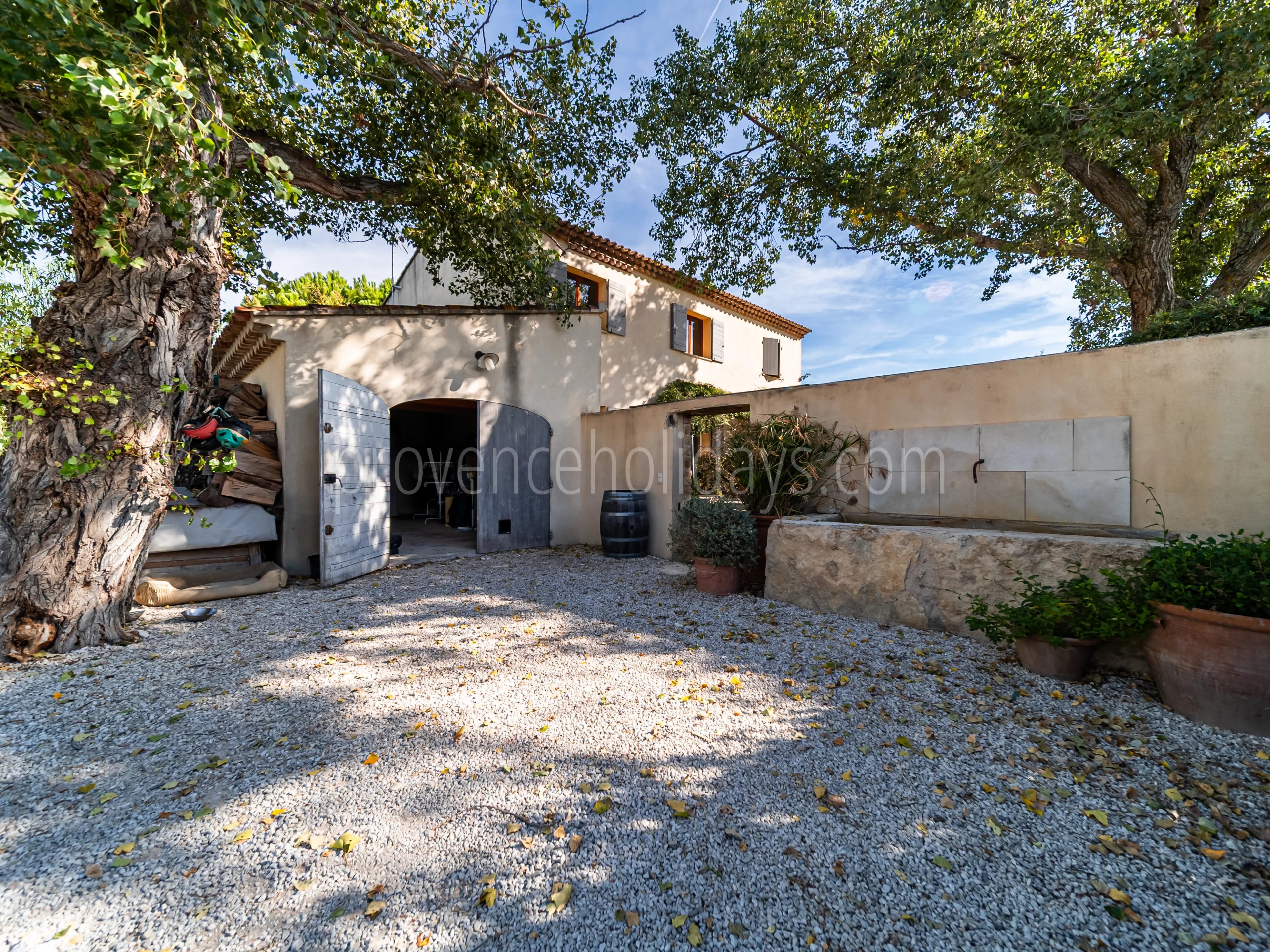 18 - Character house in Cabrières-d’Avignon: Villa: Exterior