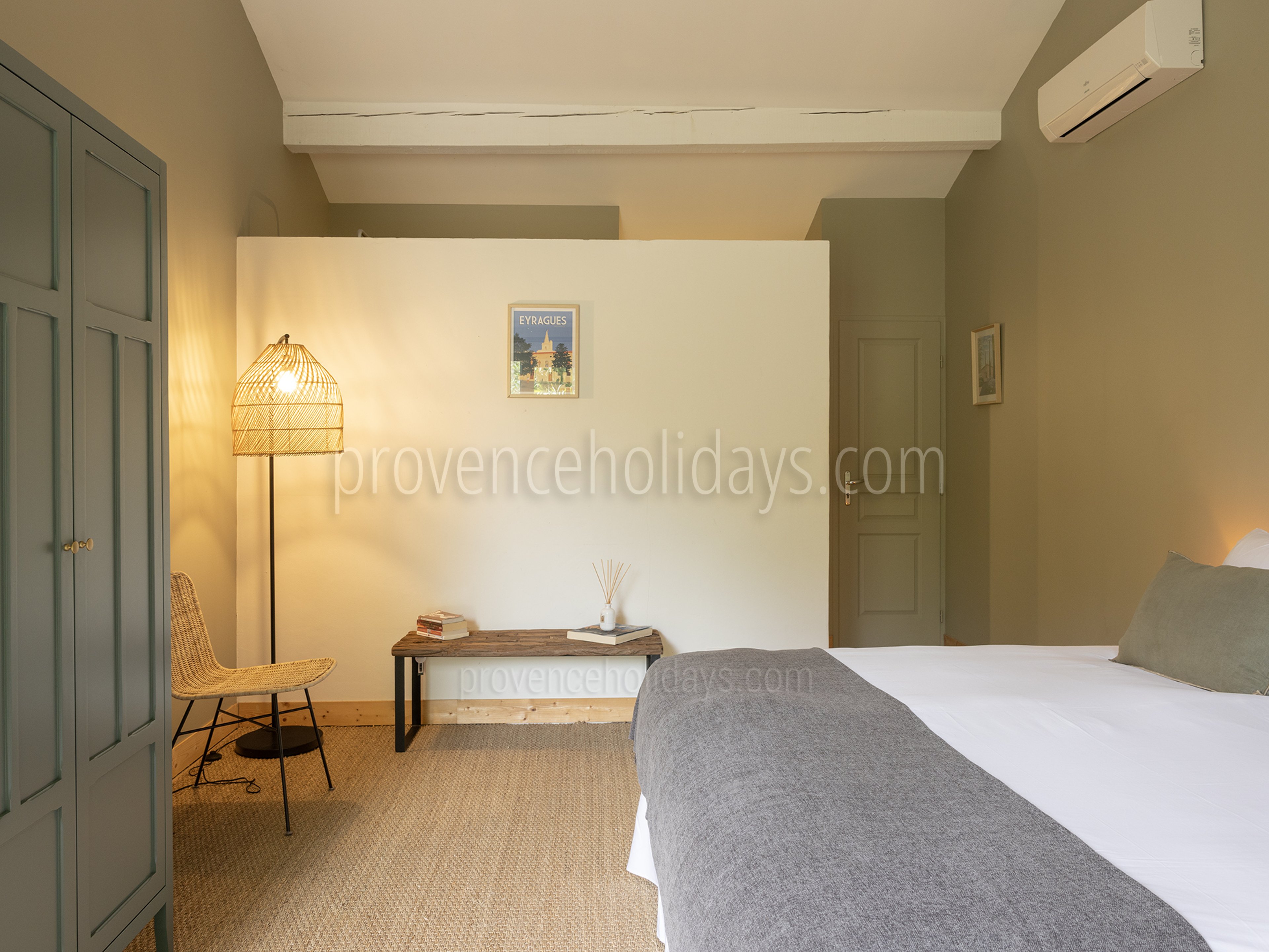45 - Mas du Figuier: Villa: Bedroom