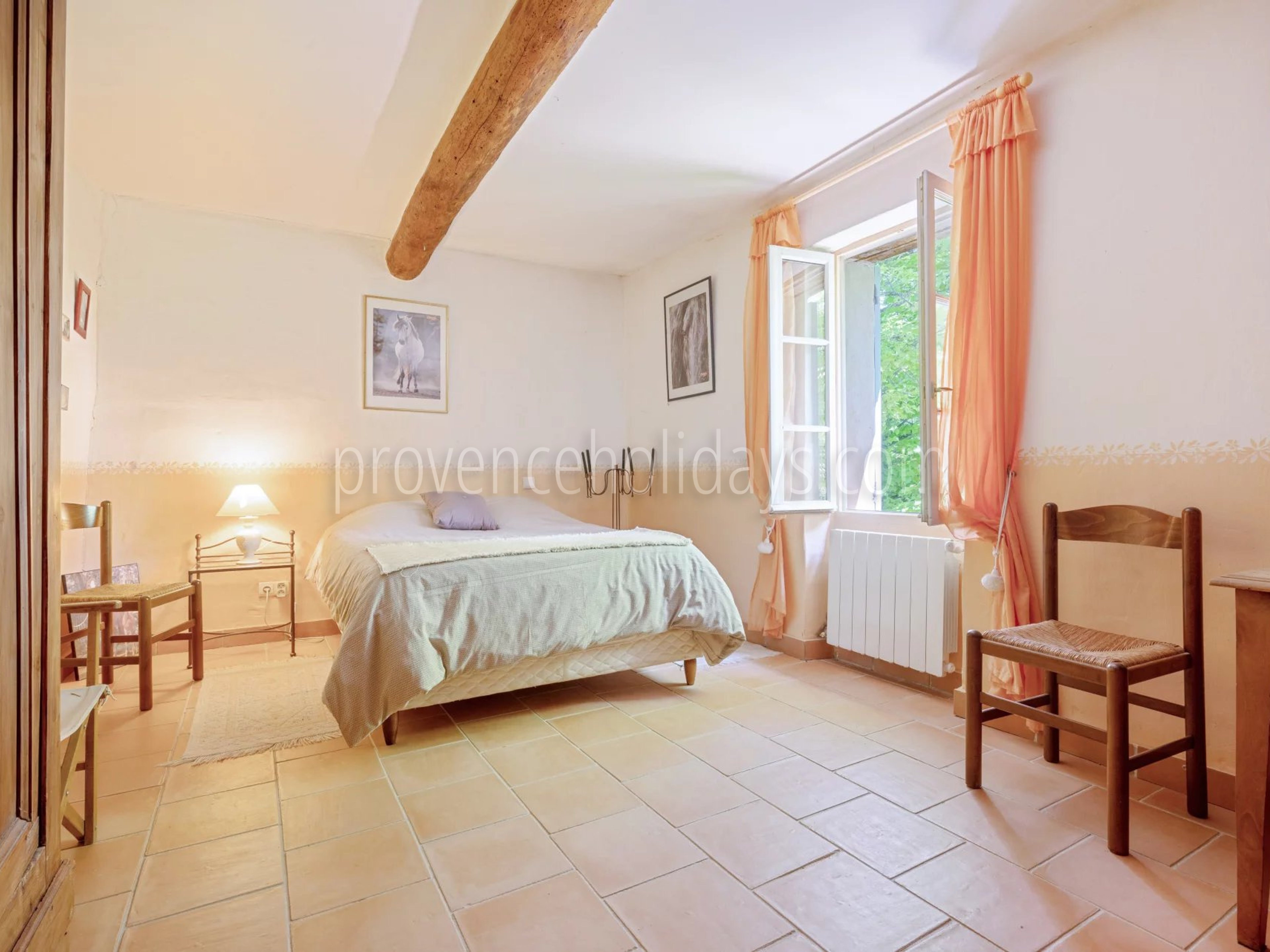 11 - Provençal mas in Ansouis: Villa: Bedroom