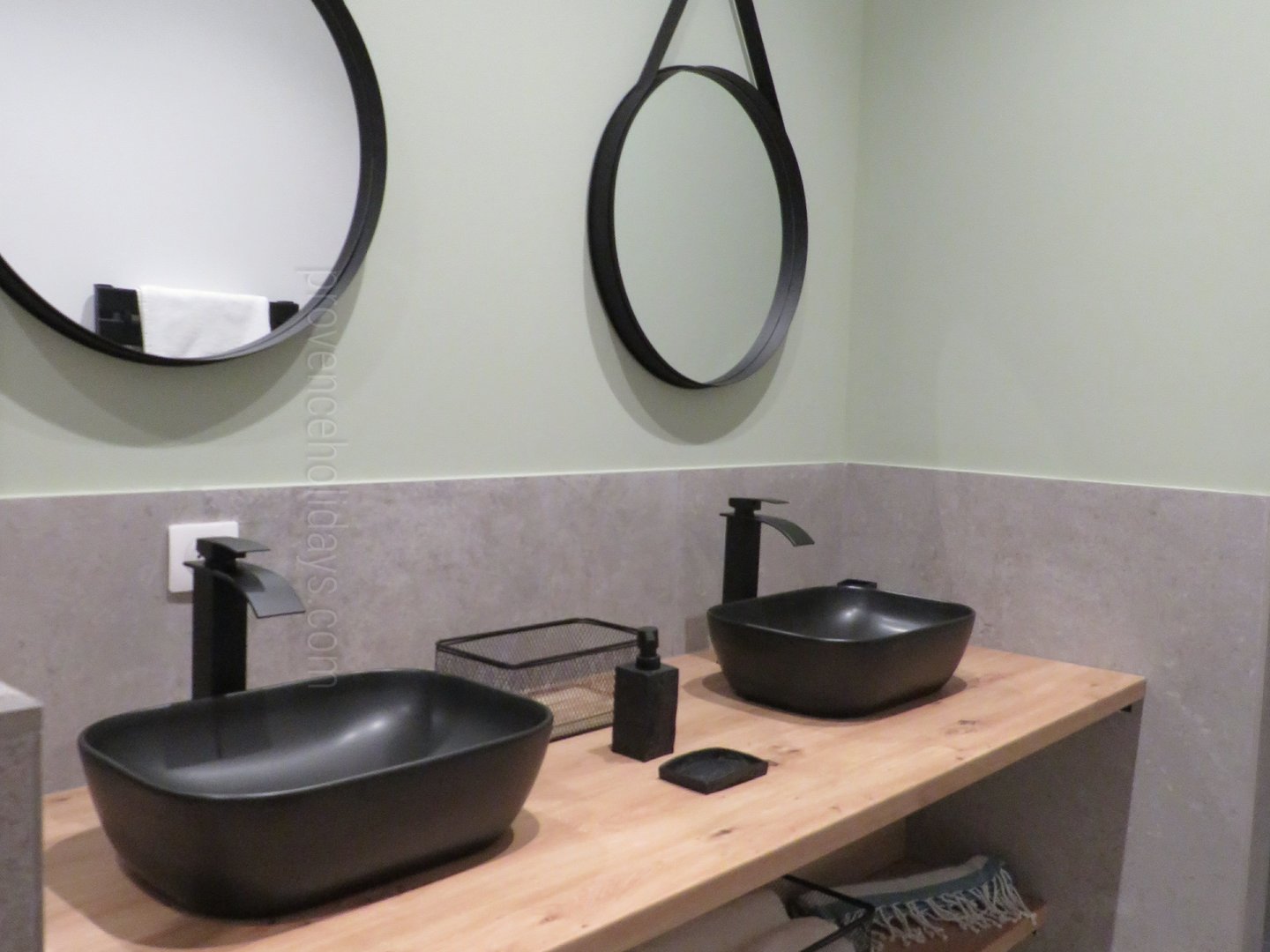 31 - Bastide Leontin: Villa: Bathroom