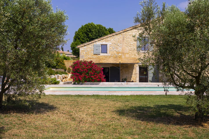 16 - Mas Alpilles: Villa: Exterior