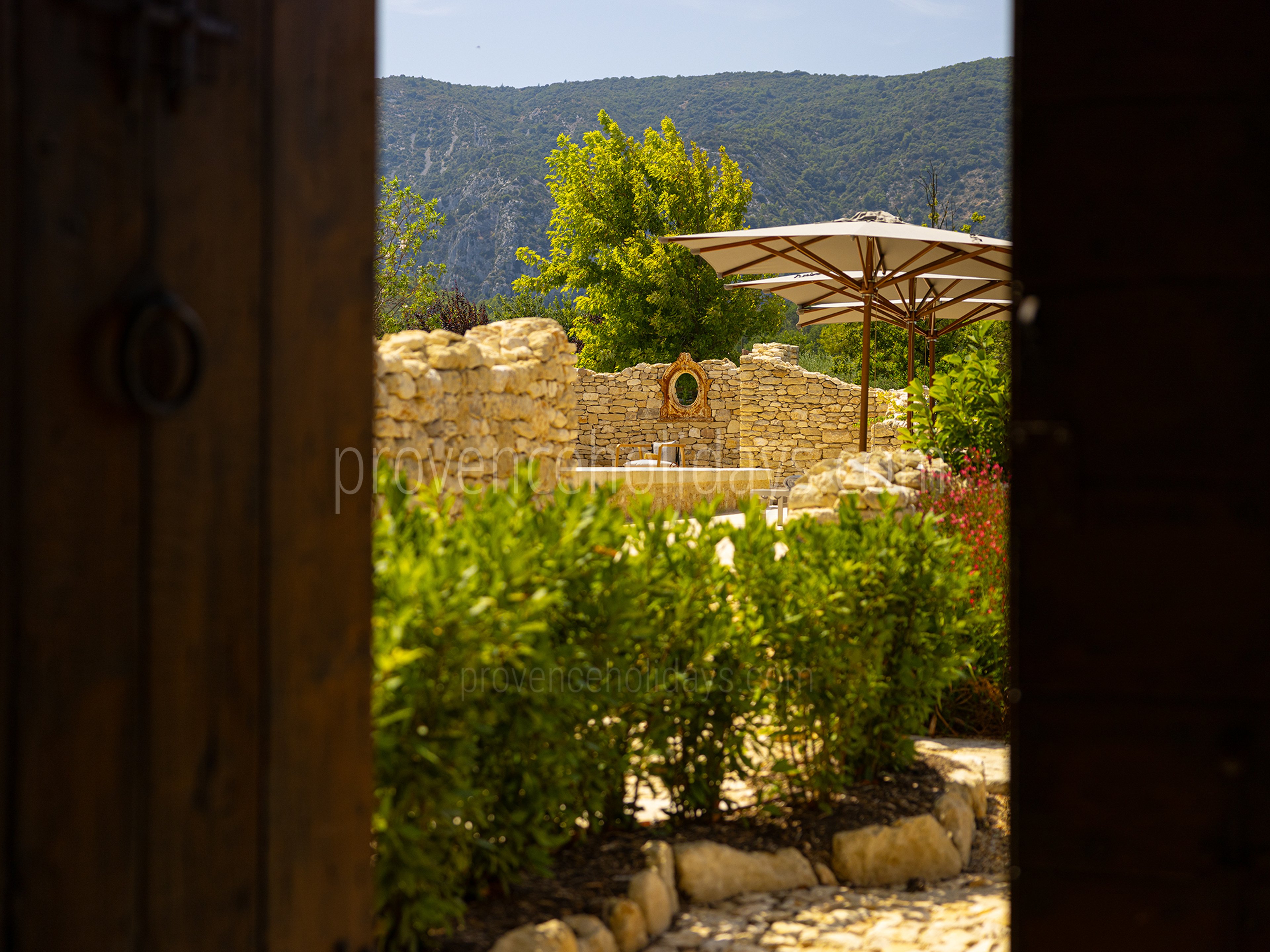 49 - Grand Mas d\'Oppède: Villa: Exterior