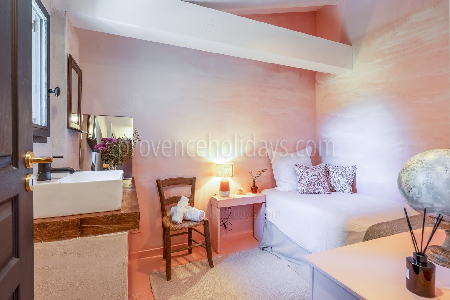 19 - La Terrasse Provençale: Villa: Bedroom