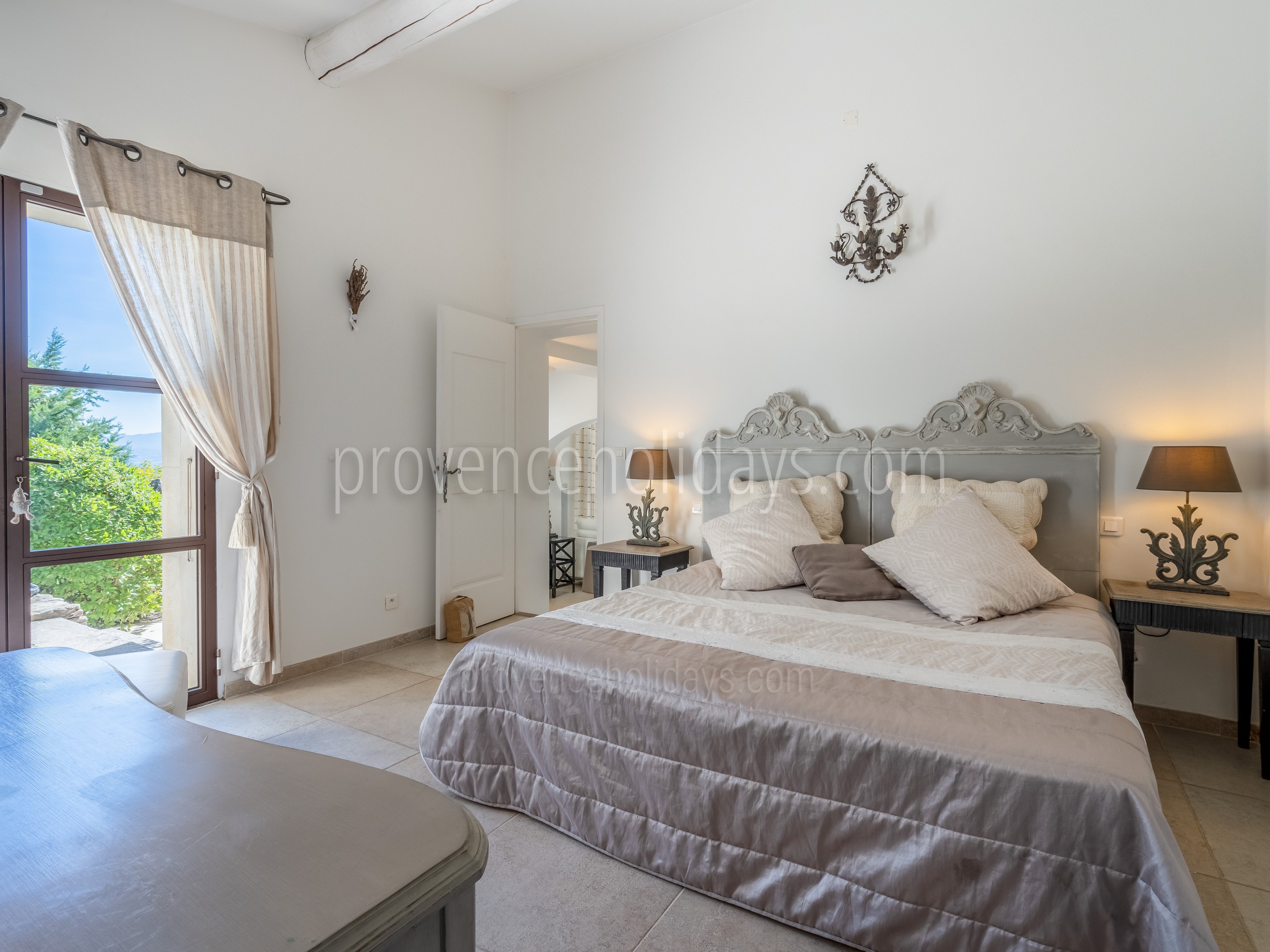 28 - Mas du Petit Luberon: Villa: Interior