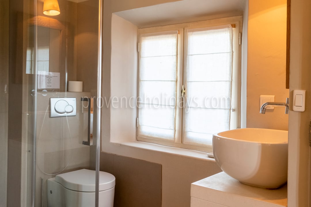 13 - Le Mas de Joucas: Villa: Bathroom