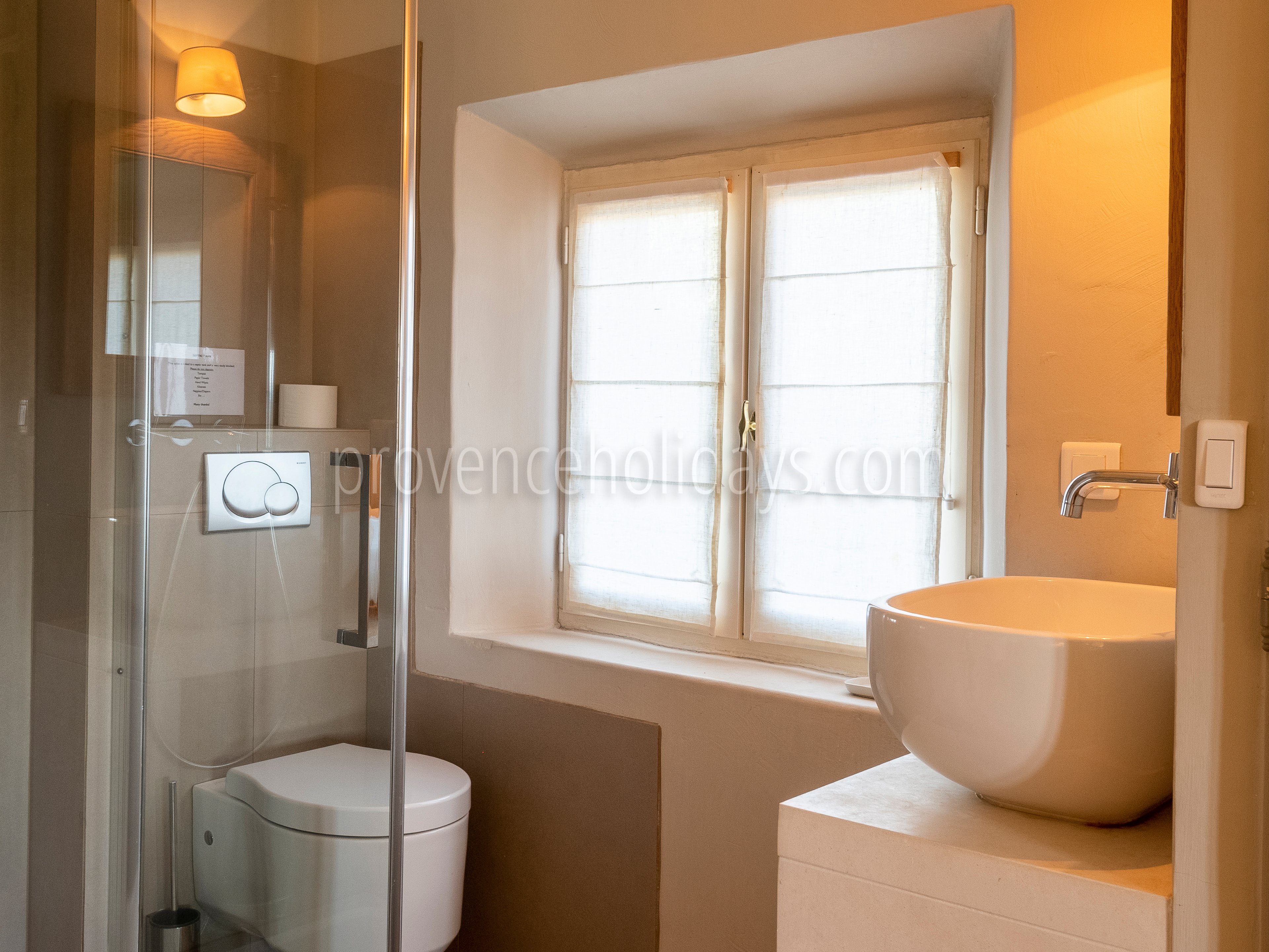 13 - Le Mas de Joucas: Villa: Bathroom