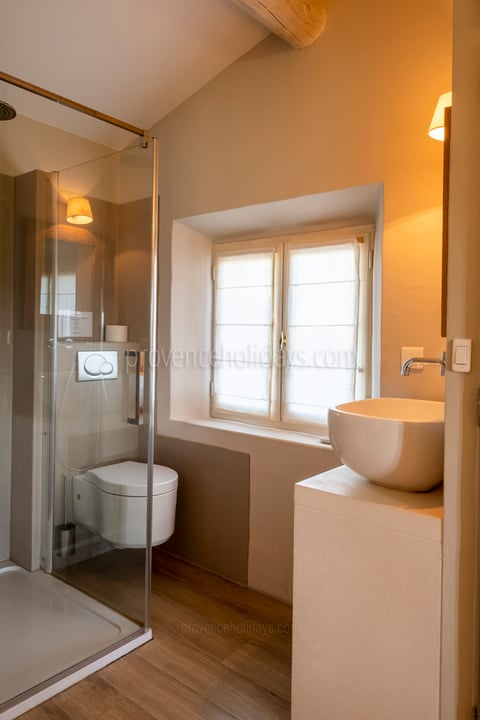 13 - Le Mas de Joucas: Villa: Bathroom