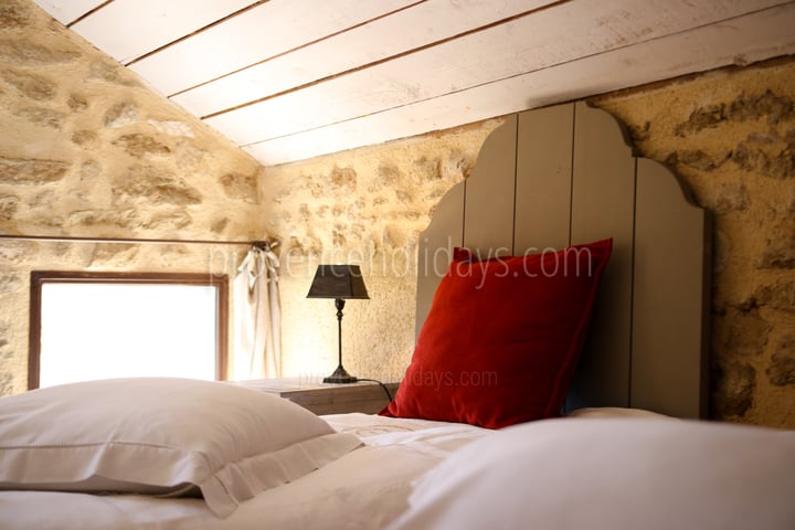 41 - Mas de Beaumes: Villa: Bedroom
