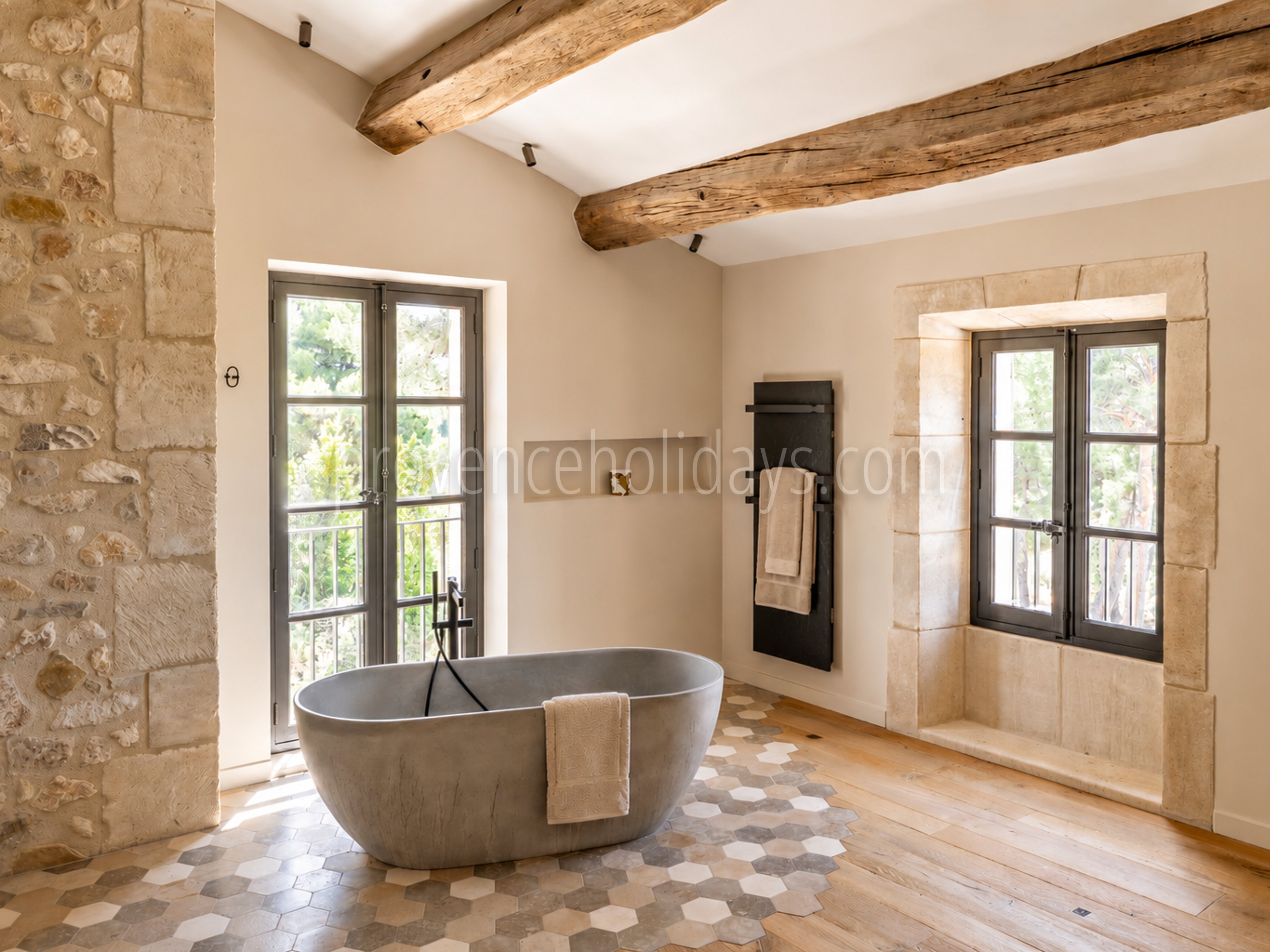 55 - Le Loup des Alpilles: Villa: Bedroom