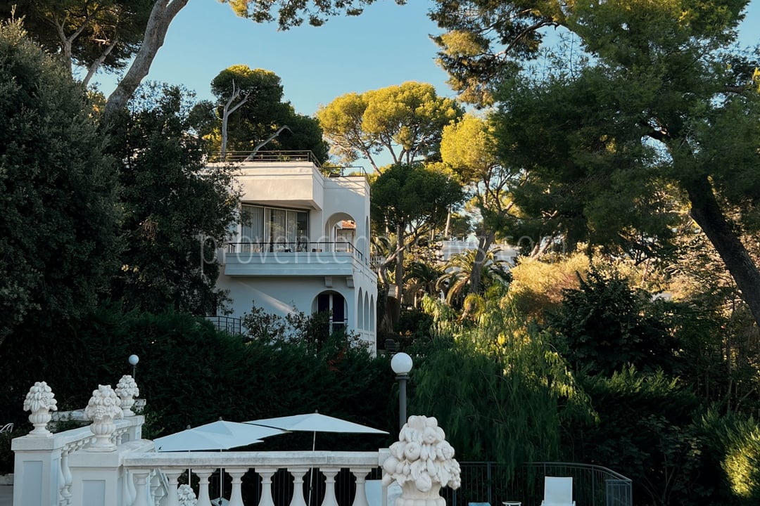 21 - Villa Cap d\'Antibes: Villa: Exterior