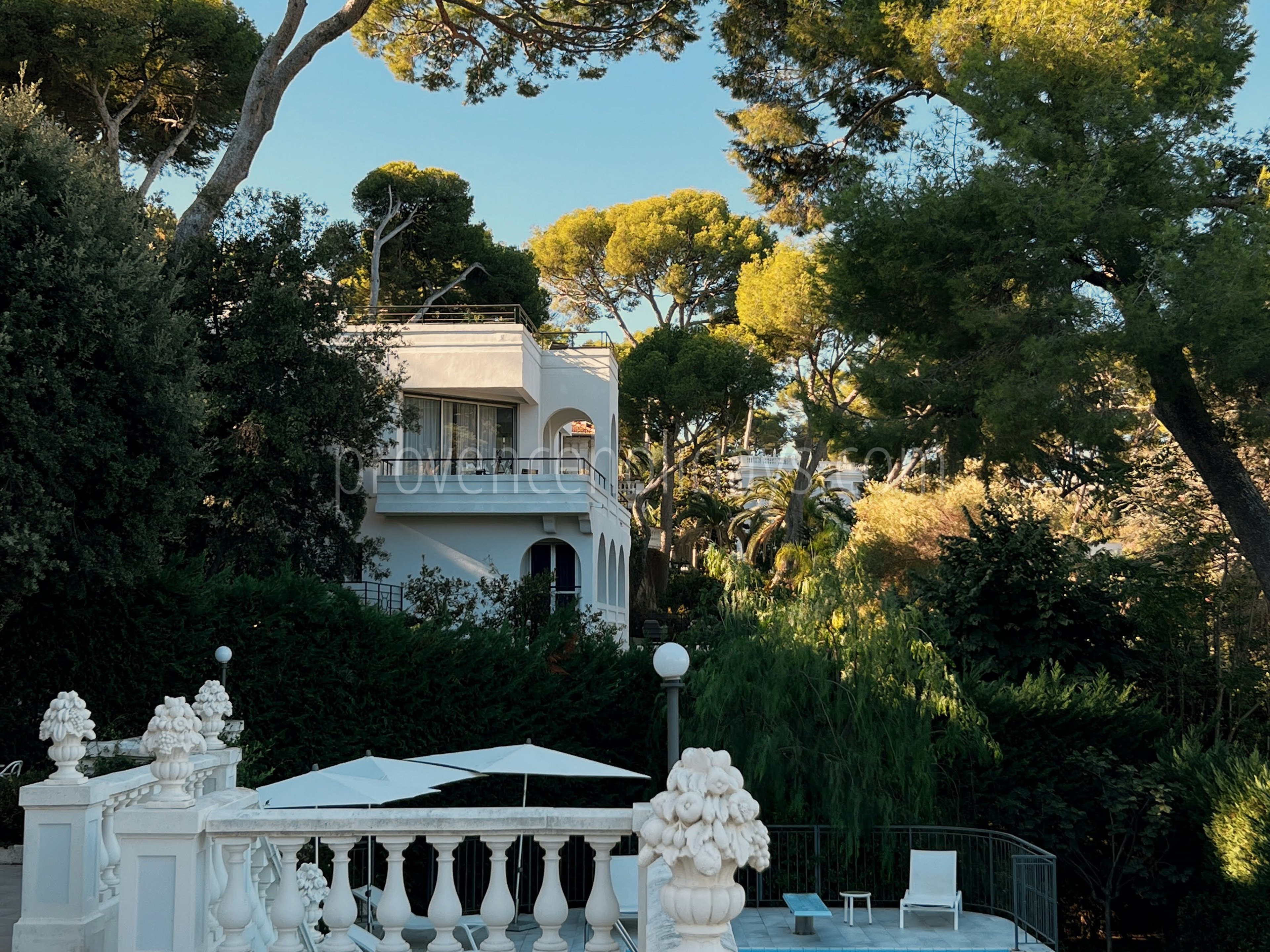 21 - Villa Cap d\'Antibes: Villa: Exterior