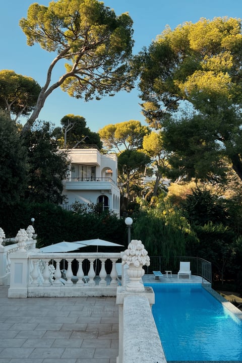 15 - Villa Cap d\'Antibes: Villa: Exterior