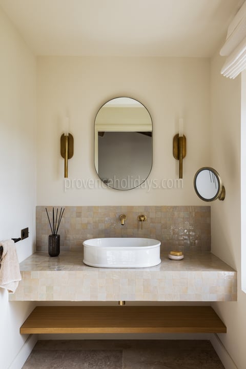 40 - Mas Chabaud: Villa: Bathroom