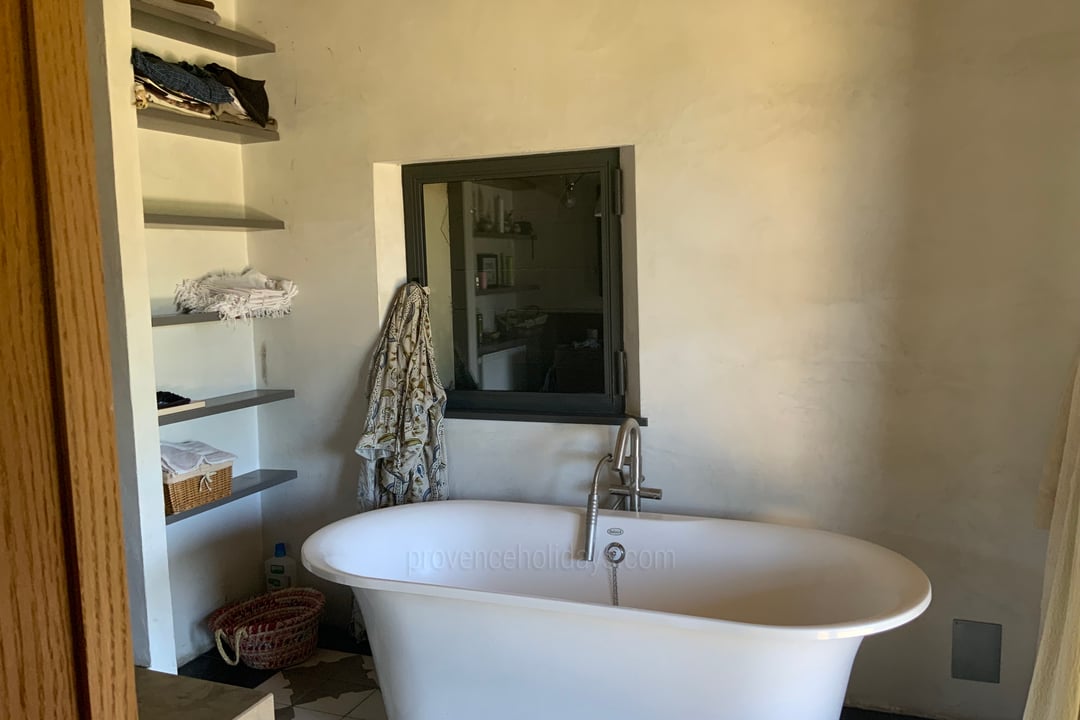 17 - Maison Mouriès: Villa: Bathroom